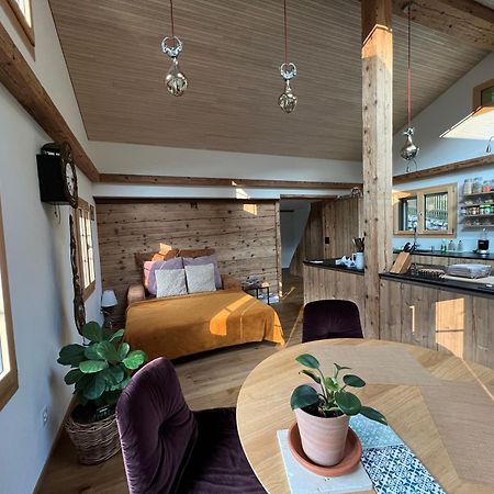 Romantic Private Superior Swiss Chalet With Hottub Лунгерн Экстерьер фото